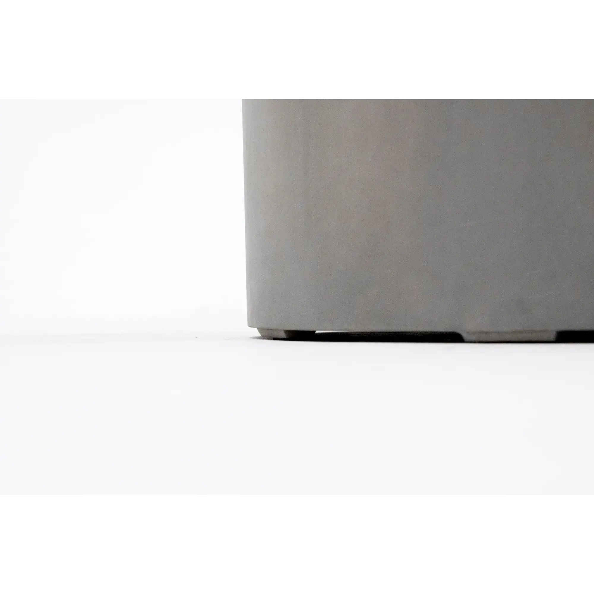 Pacaya 43″ Round Concrete Liquid Propane Fire Table with Hidden Tank – Elementi Elementi