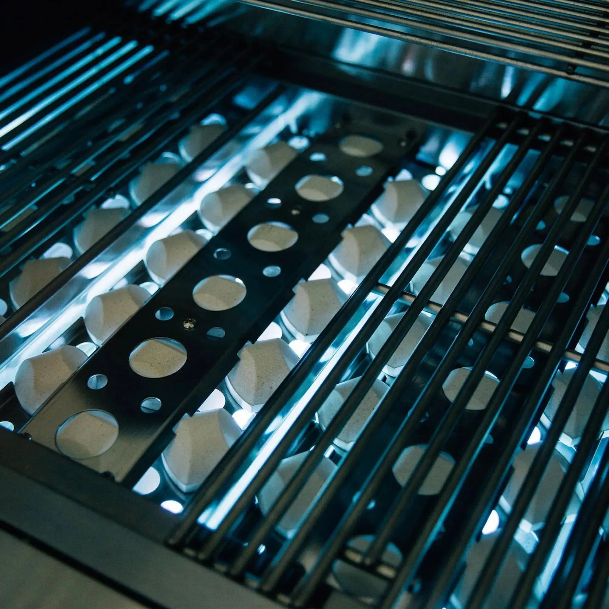 Summerset Sizzler Pro 40" 5-Burner Freestanding Gas Grill w/ Cart — 85,000 BTU | SZRPRO40 Summerset