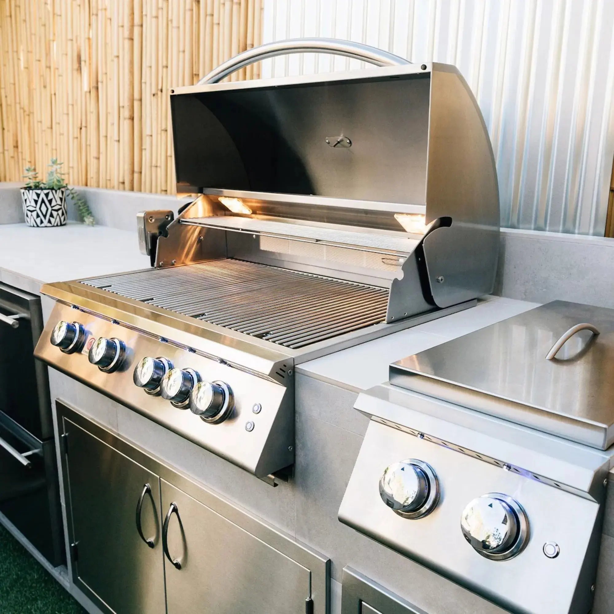Summerset 32" Sizzler Pro 4-Burner Built-In Gas Grill — 56,000 BTU w/ Rear IR Burner | SZRPRO32 Summerset