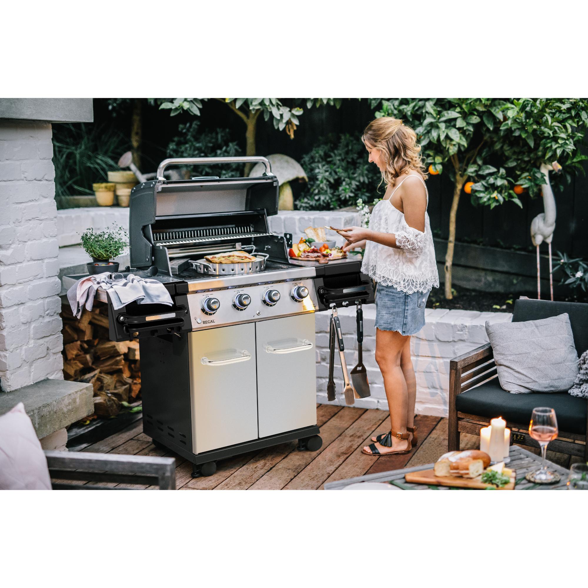 Broil King Regal S 420 Pro 4-Burner Gas Grill