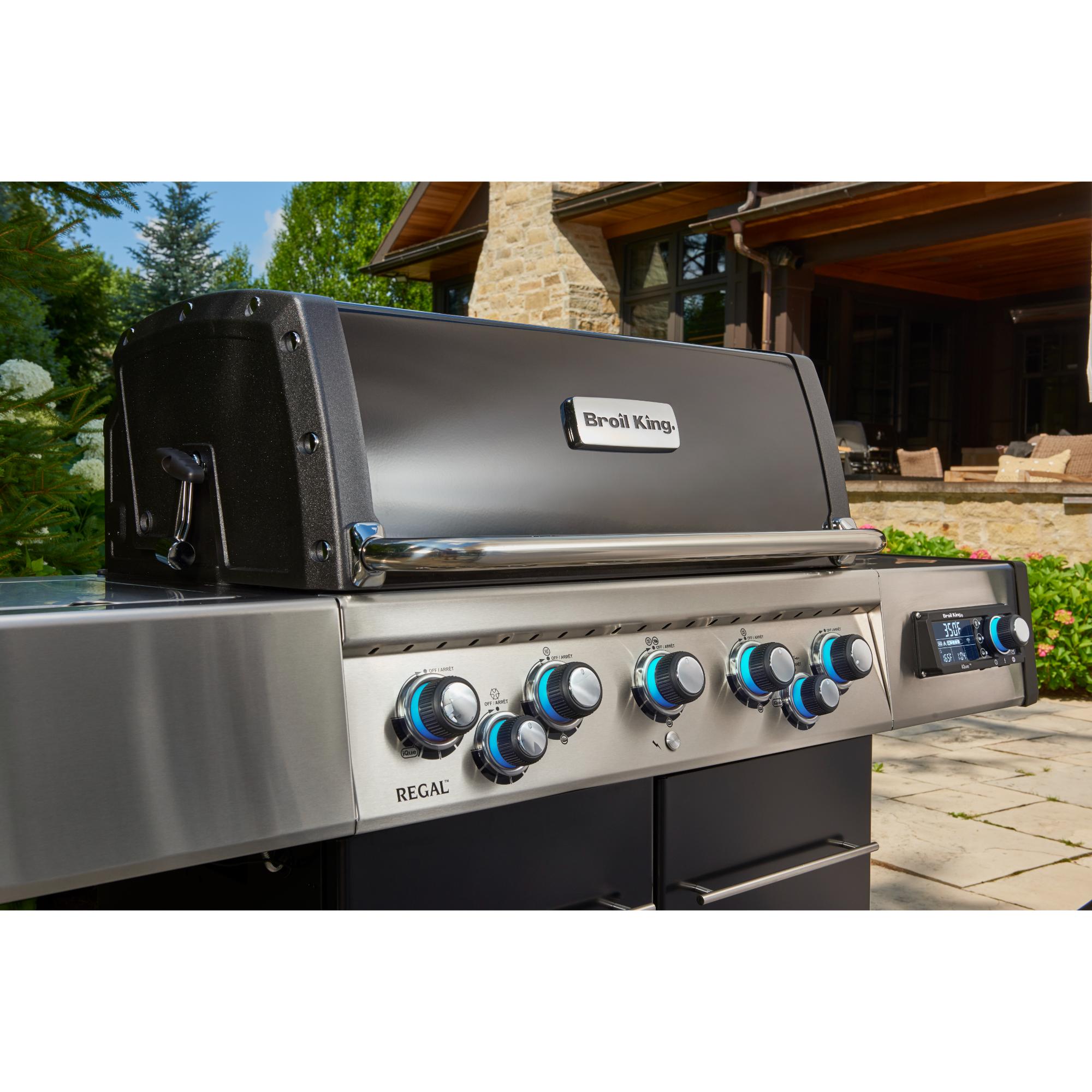 Broil King Regal Q 590 Pro IR Wi-Fi Enabled 5-Burner Gas Grill with Infrared Side Burner & Rotisserie