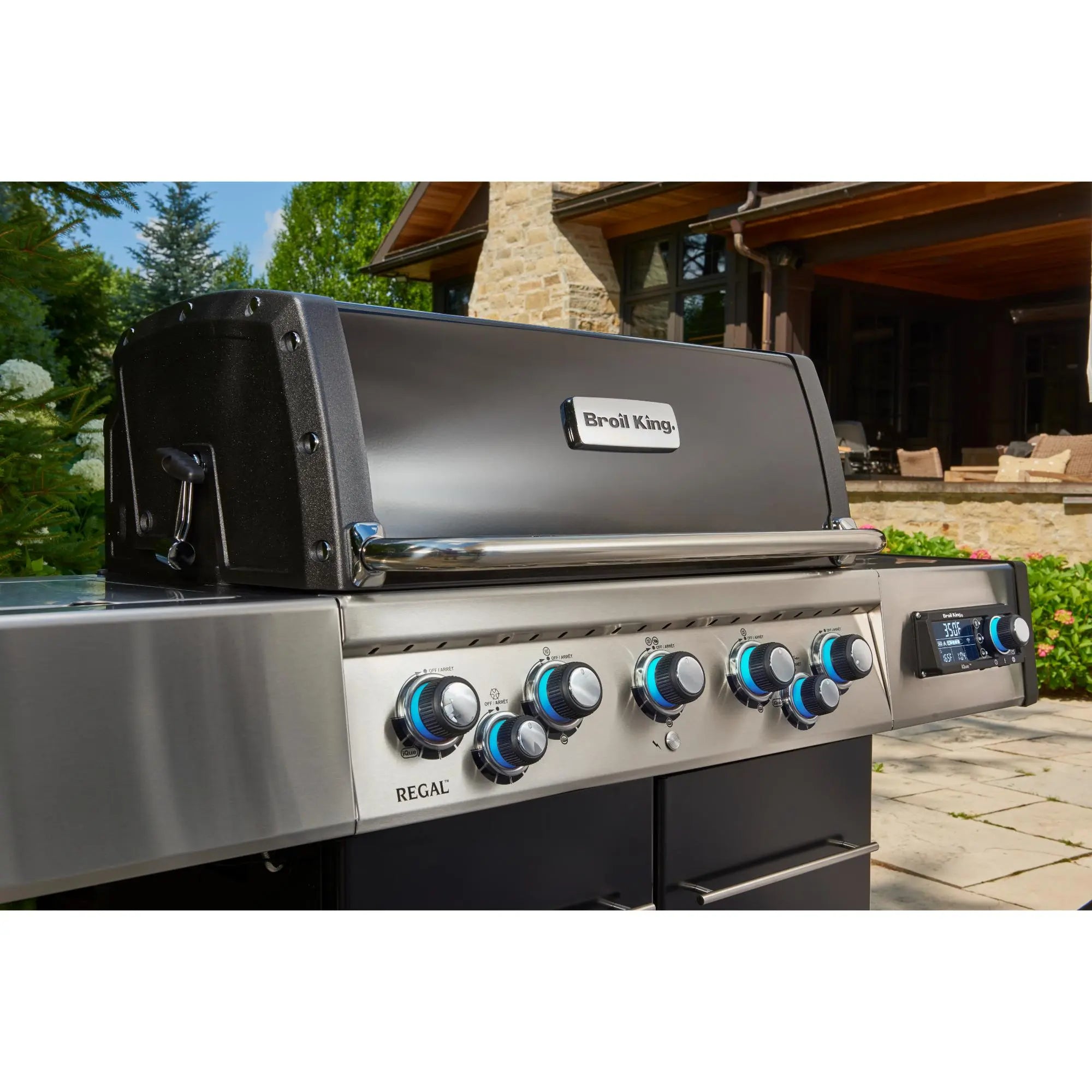 Broil King Regal Q 590 Pro IR Wi-Fi Enabled 5-Burner Gas Grill with Infrared Side Burner & Rotisserie Broil King