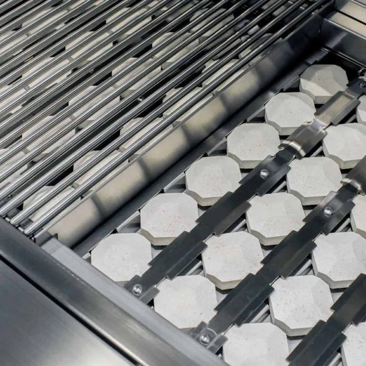 American Made Grills Alturi 42" 3-Burner Built-In Gas Grill — 78,000 BTU w/ Ceramic Briquettes — ALT-42T American Made Grills