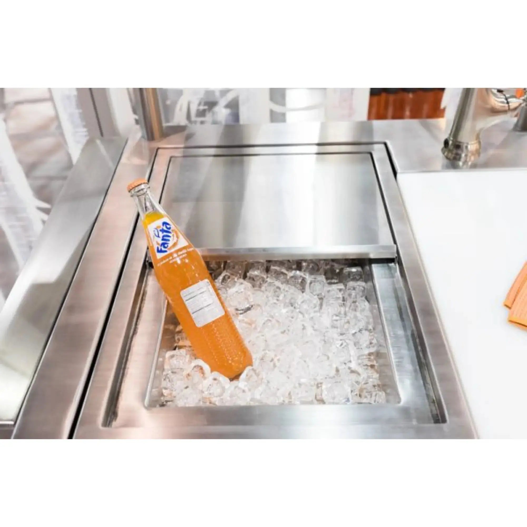 Hestan 16-Inch Outdoor Drop-In Insulated Ice Bin Hestan