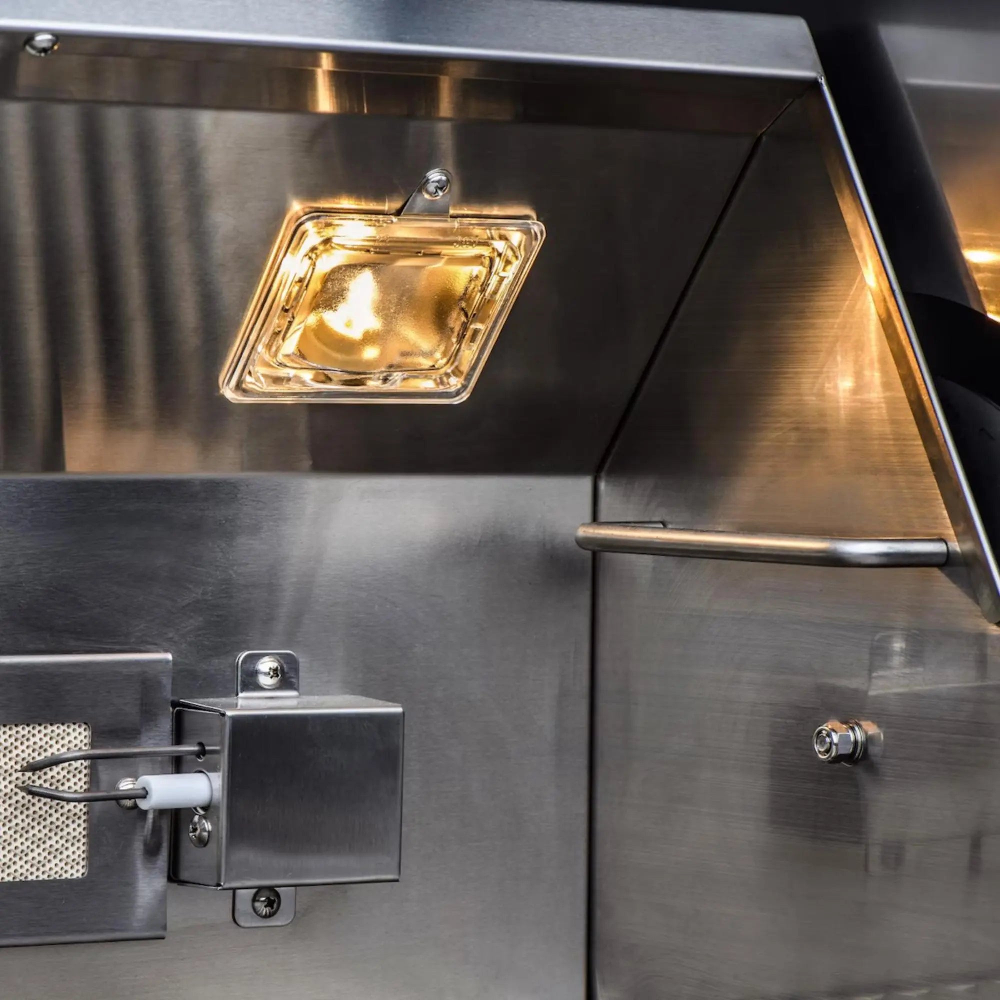 Blaze Professional LUX 34-Inch 3-Burner Natural Gas Built-In Grill – BLZ-3PRO-NG Blaze