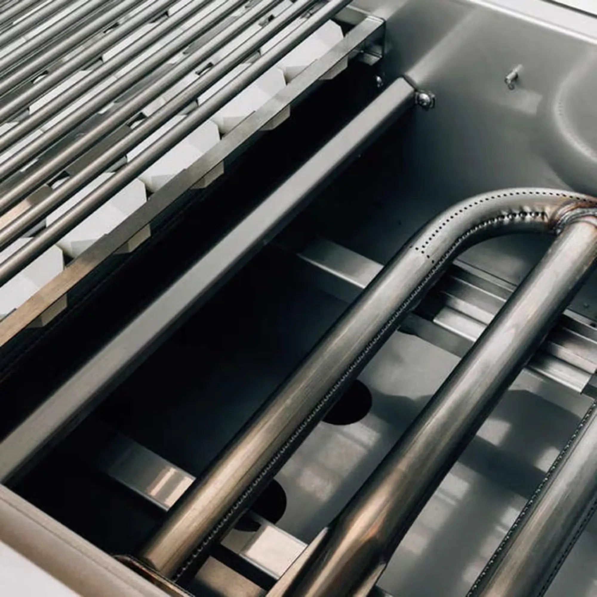 American Made Grills Alturi 42" 3-Burner Built-In Gas Grill — 78,000 BTU w/ Ceramic Briquettes — ALT-42T American Made Grills