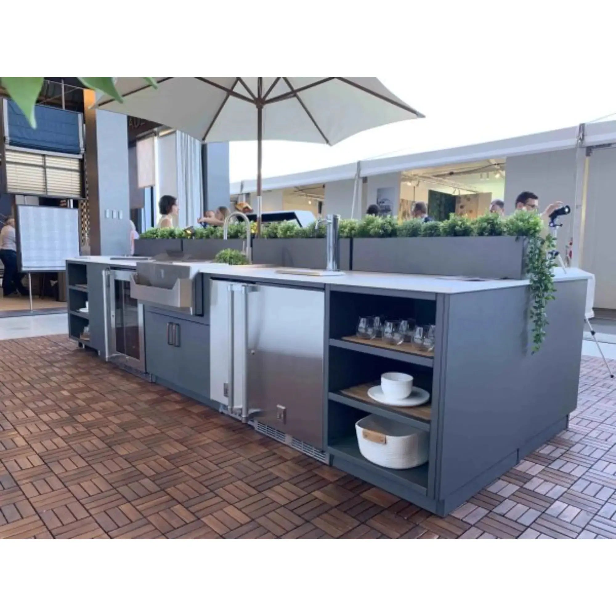 Hestan 30-Inch Outdoor Refreshment Center with High Shelf Hestan