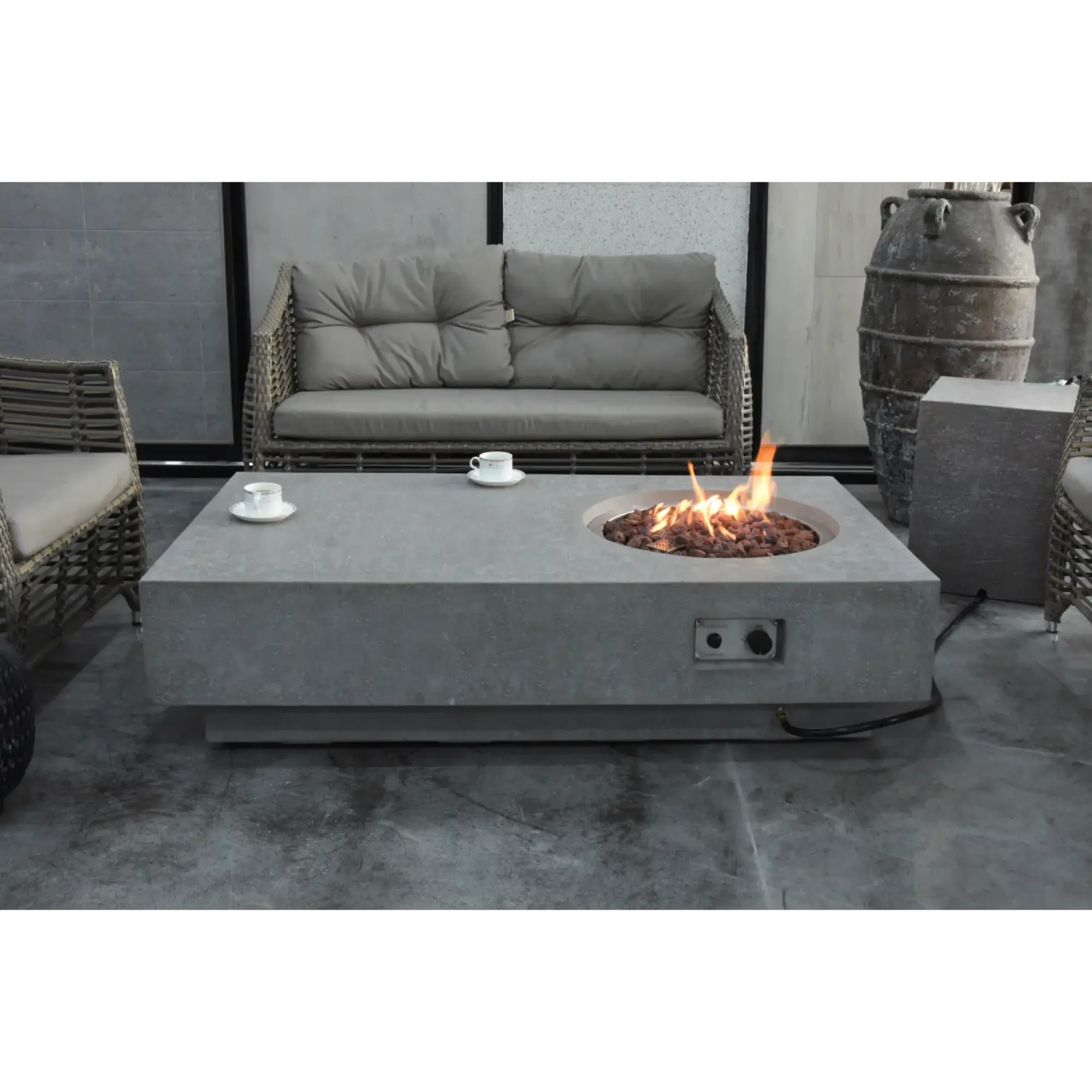 Metropolis 56″ Rectangular Concrete Gas Fire Table – Elementi