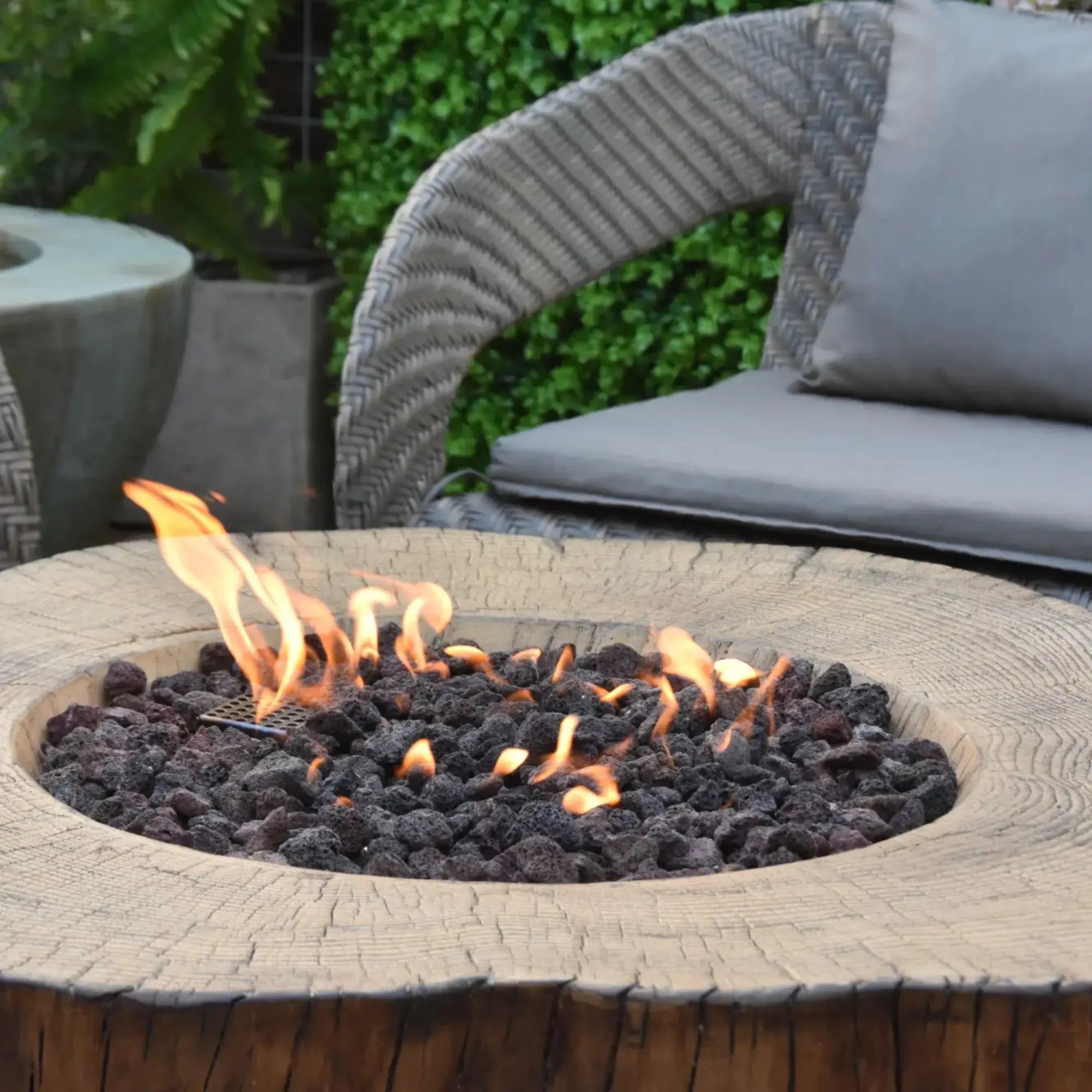 Manchester 42″ Round Concrete Gas Fire Table – Elementi Elementi