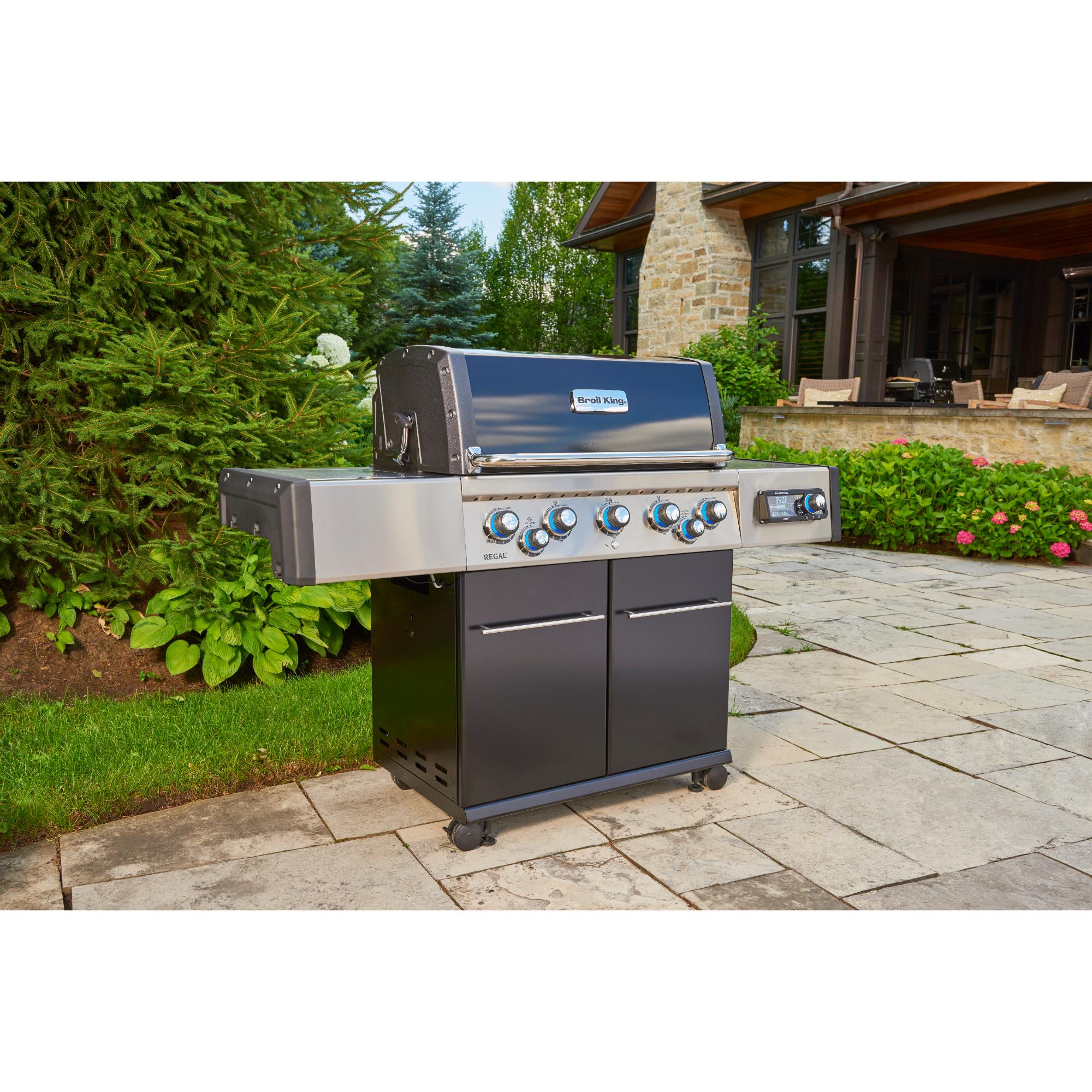 Broil King Regal Q 590 Pro IR Wi-Fi Enabled 5-Burner Gas Grill with Infrared Side Burner & Rotisserie