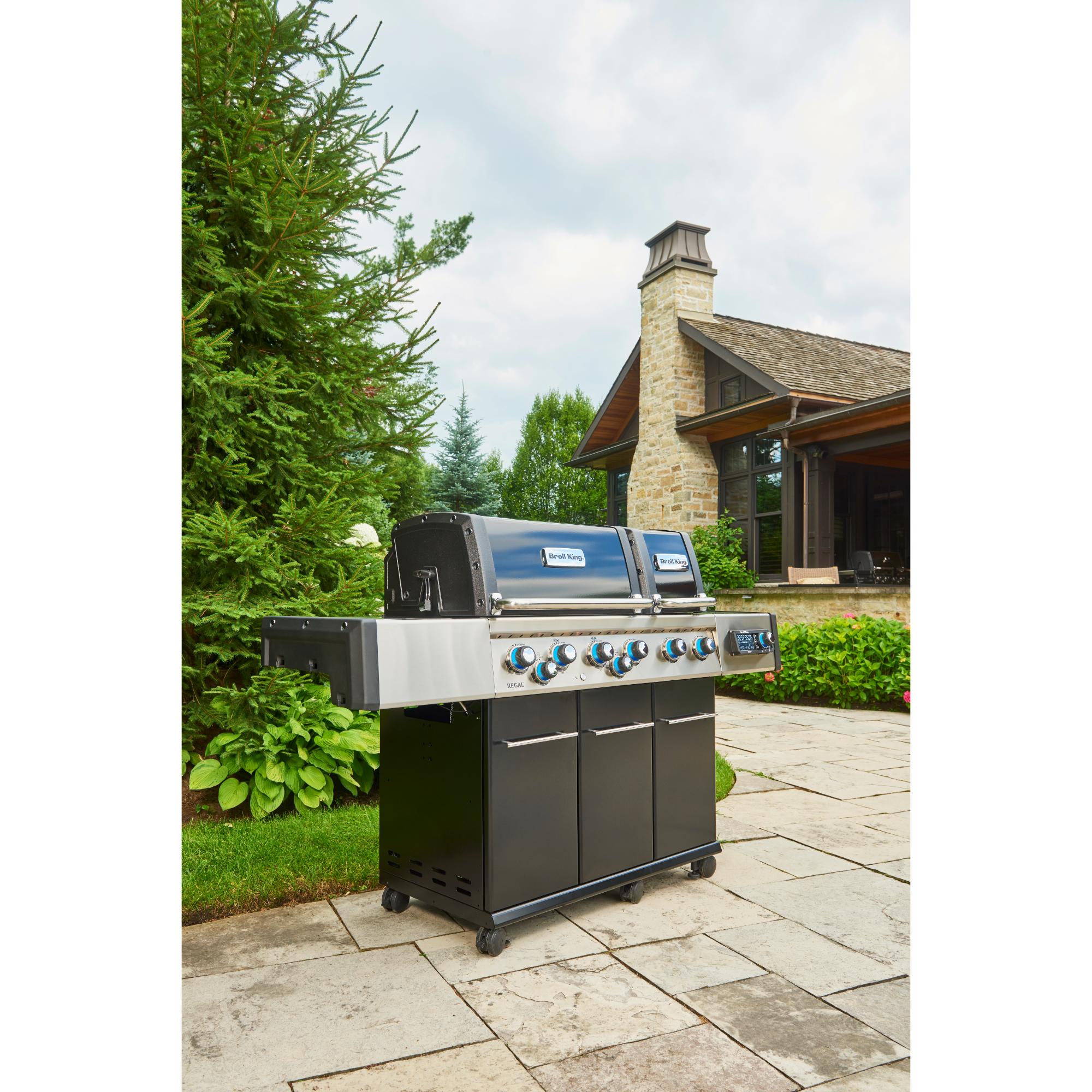 Broil King Regal Q 690 Pro IR Wi-Fi Enabled 6-Burner Gas Grill with Infrared Side Burner & Rotisserie