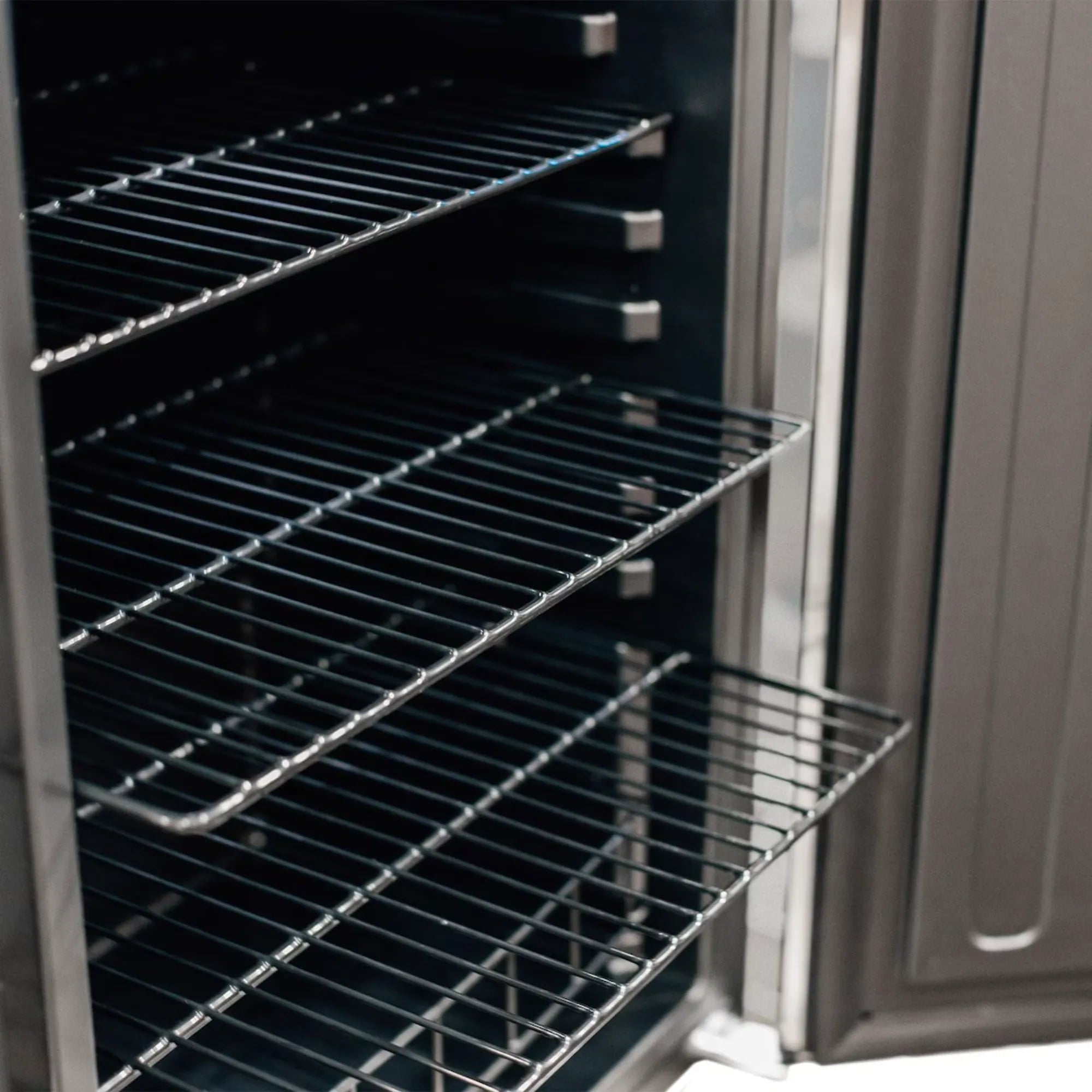 Summerset 22" 4.1 Cu. Ft. Outdoor Rated Refrigerator — Reversible Door, Lock, 156-Can capacity | RFR-22S Summerset