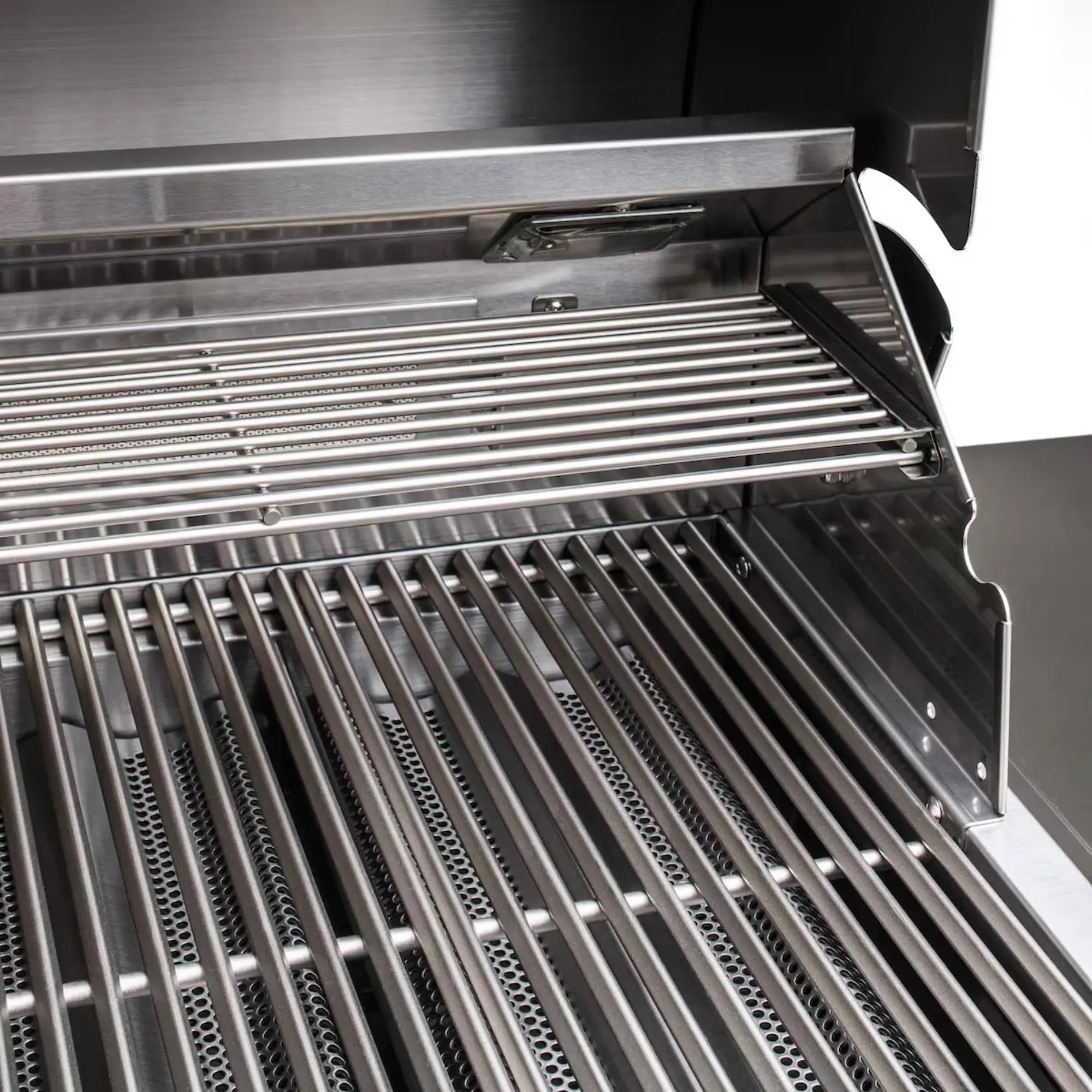 Blaze LTE Marine Grade 32-Inch 4-Burner Built-In Natural Gas Grill – BLZ-4LTE2MG-NG Blaze